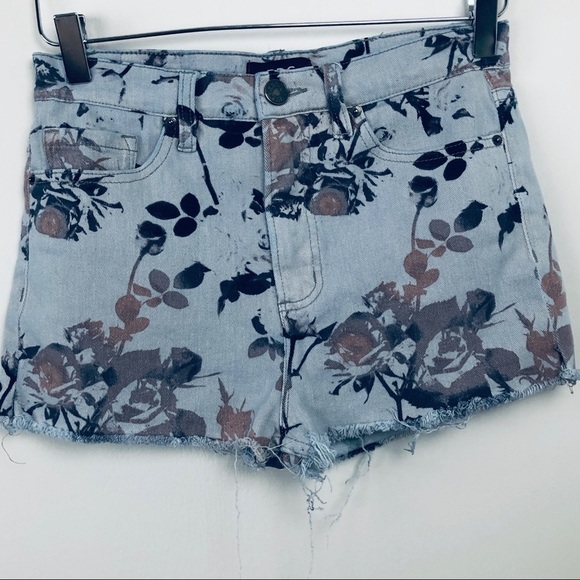 BDG  Gray floral cut‎ off shorts size 29 - Picture 1 of 6